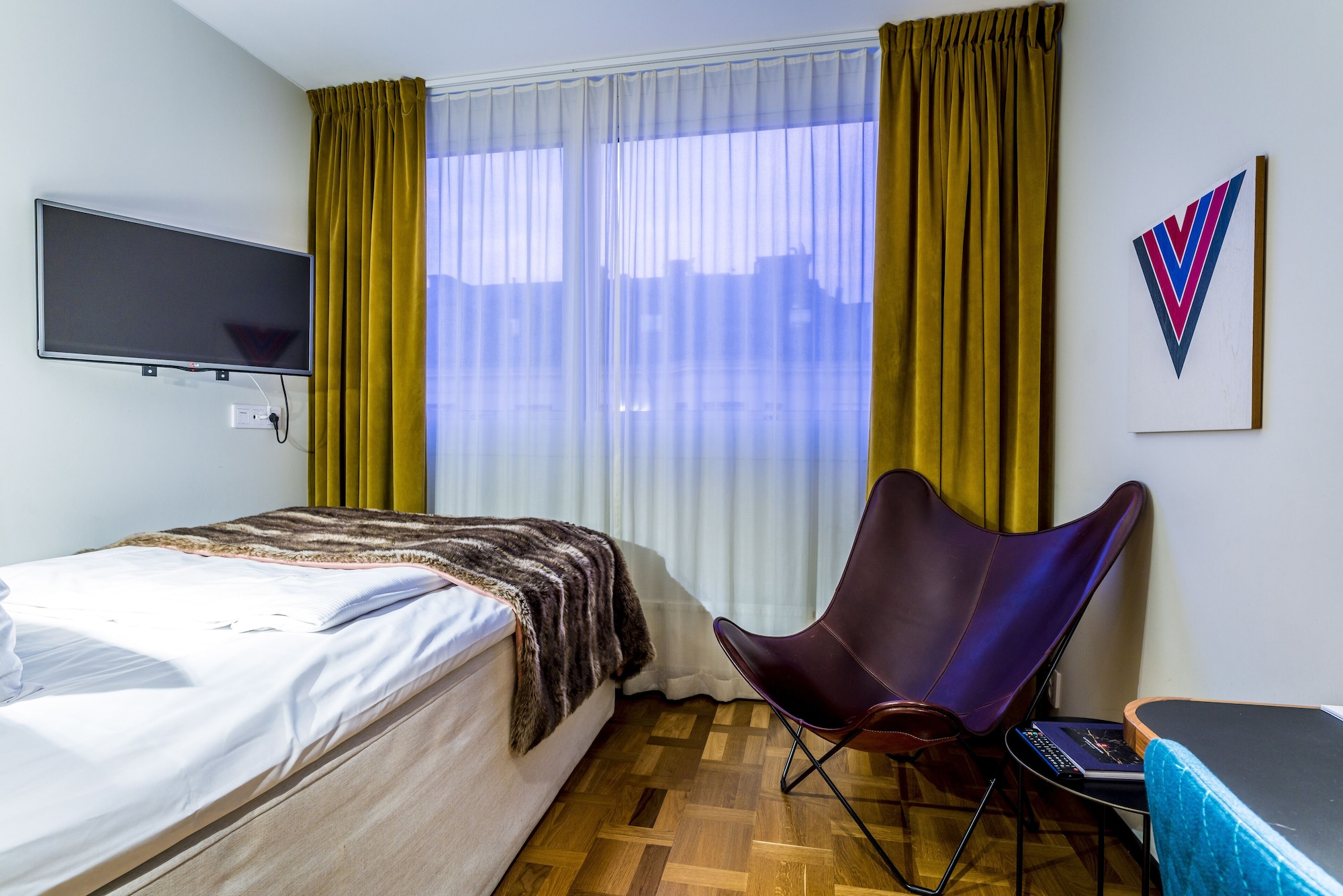COMPACT, DOUBLE BED