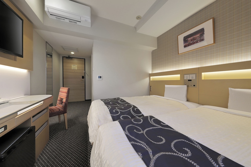 HOLLYWOOD, TWIN BEDS, SMOKING