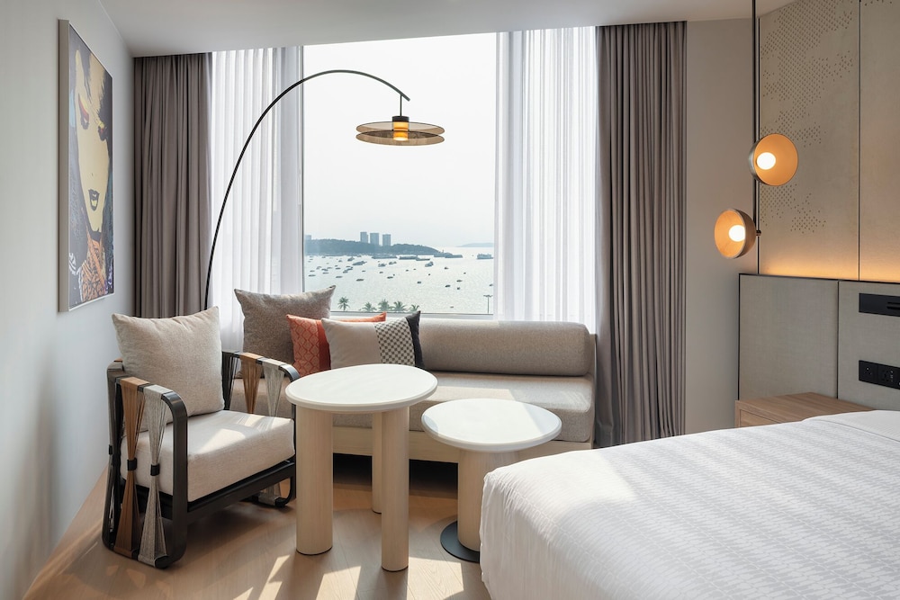 Royal, Rock, King Bed, Sea View، Hard Rock Hotel Pattaya 5/10