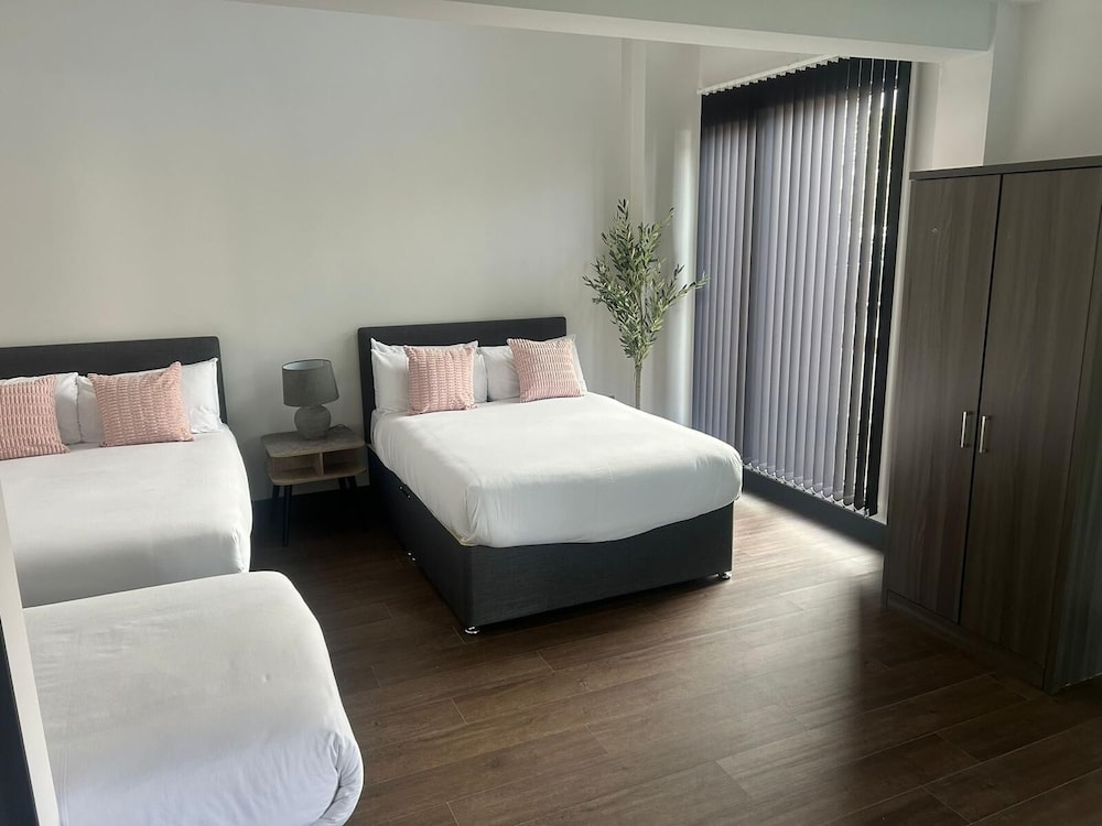 DUPLEX, SUPERIOR, MULTIPLE BEDS, KITCHEN