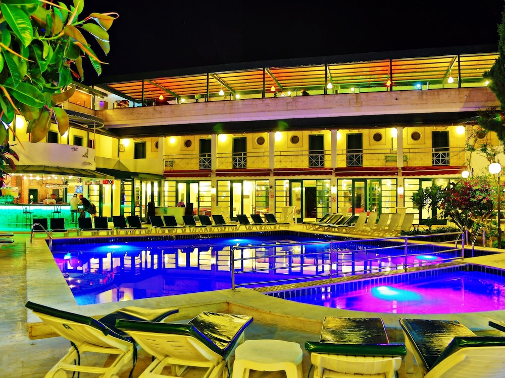 Hotel Bleu Nuit 5/50