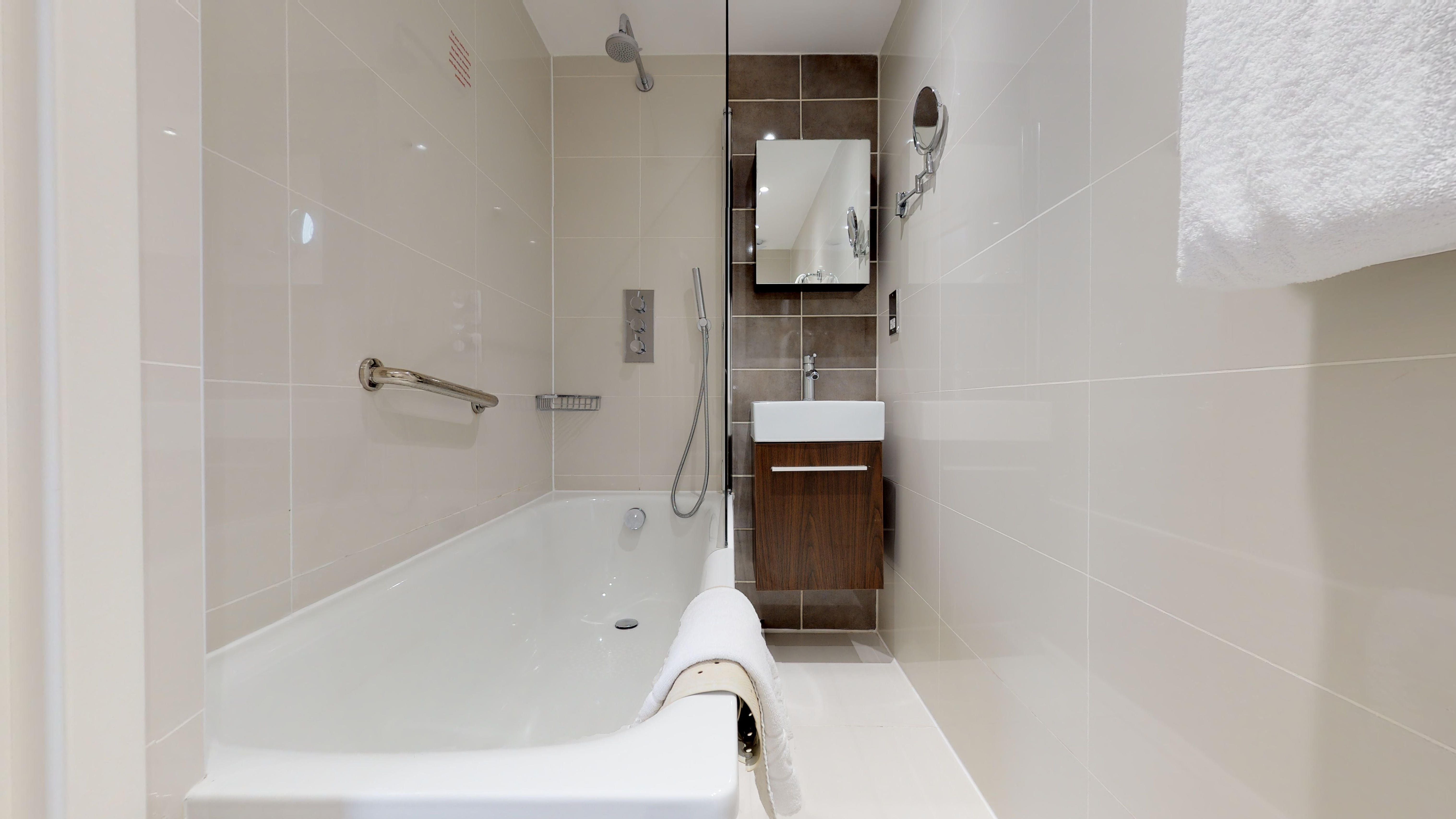 Holiday Inn London - Kensington High St. by IHG 81/81