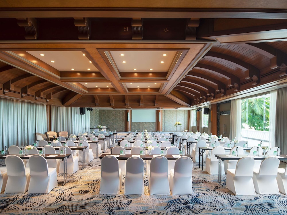 Pullman Pattaya Hotel G 64/76
