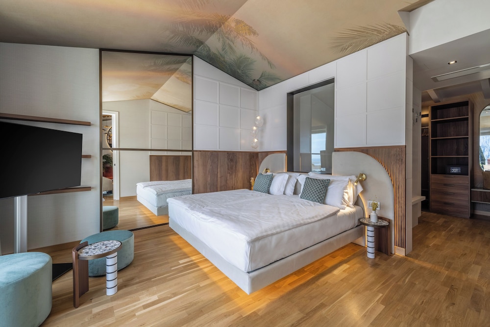 Valley, Suite, Queen Bed, Sofa