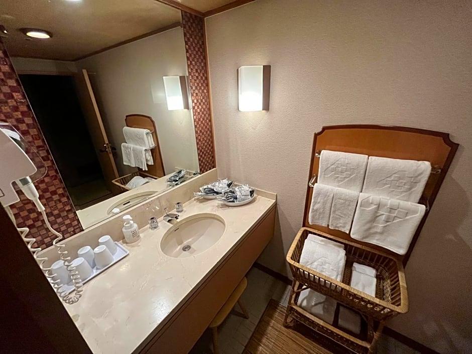 Jasmac Plaza Hotel 43/46