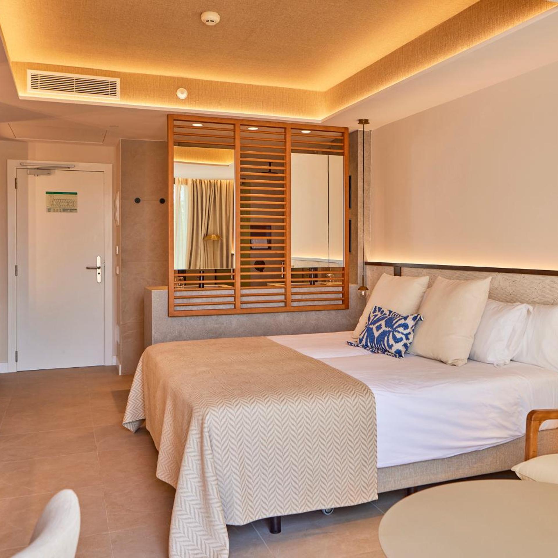 Junior Suite, Lateral Side Sea View, Private Pool