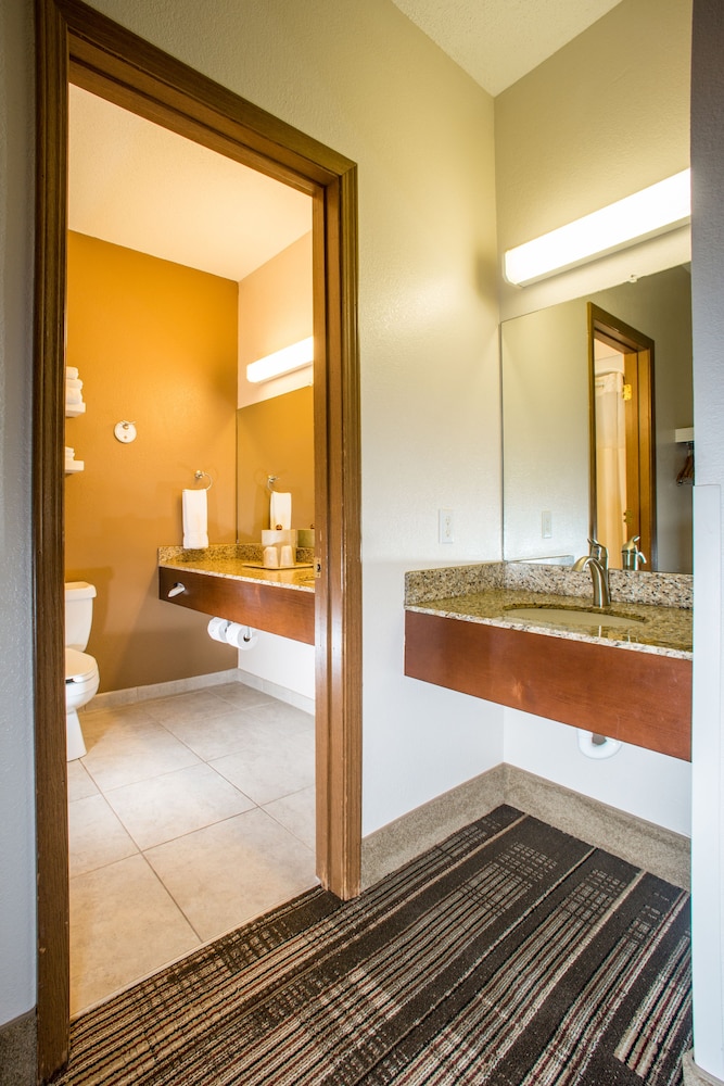 Northfield Inn Suites Conference Center 3/63