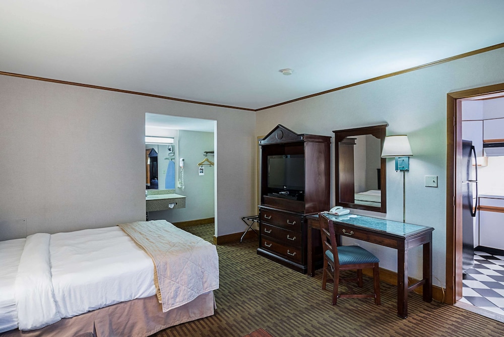 Skyways Hotel New Castle, DE 9/27