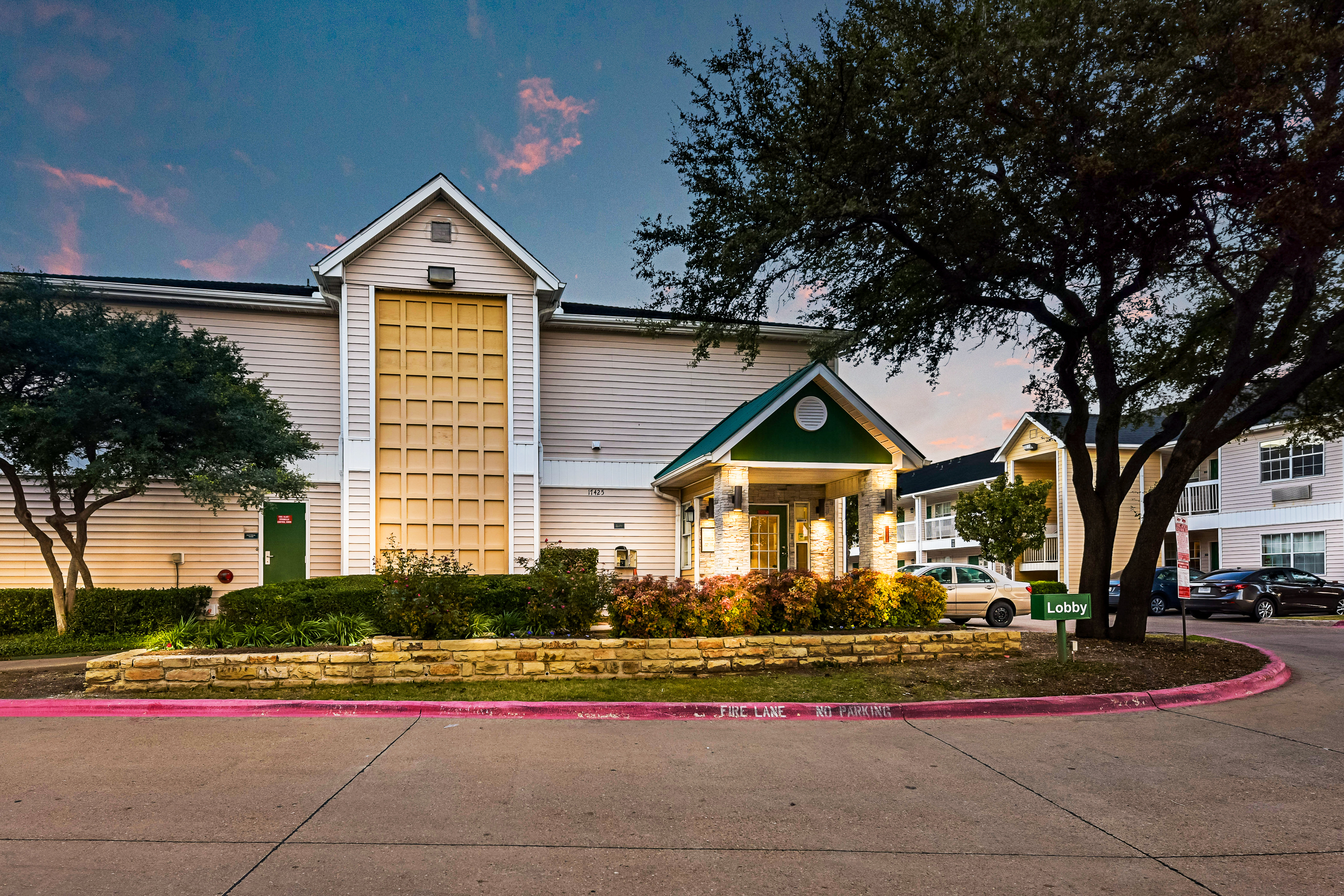 Hometowne Studios Dallas - North Addison/Tollway 15/16