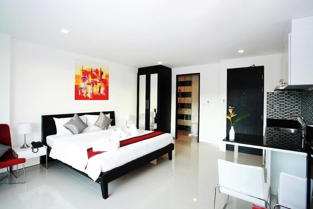 One World One Home Naiharn Hotel by ZUZU 15/50