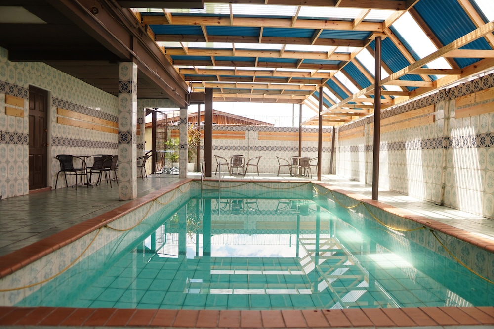 Regency Suites Hotel 4/20