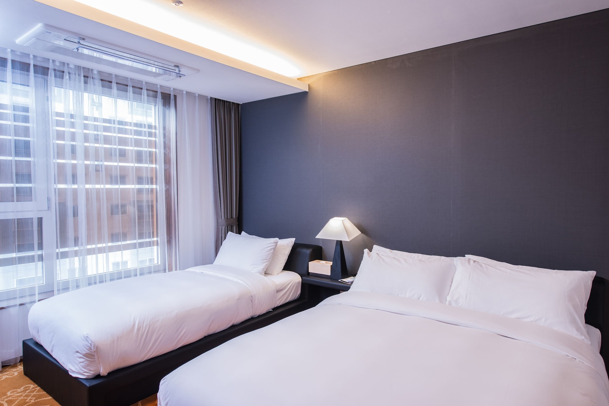 Style, Suite, 1 Queen and 1 Single Bed
