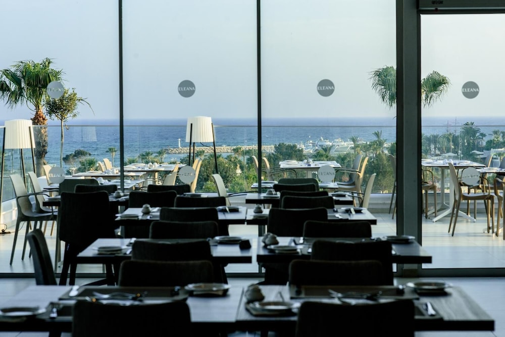 Eleana Hotel 27/34