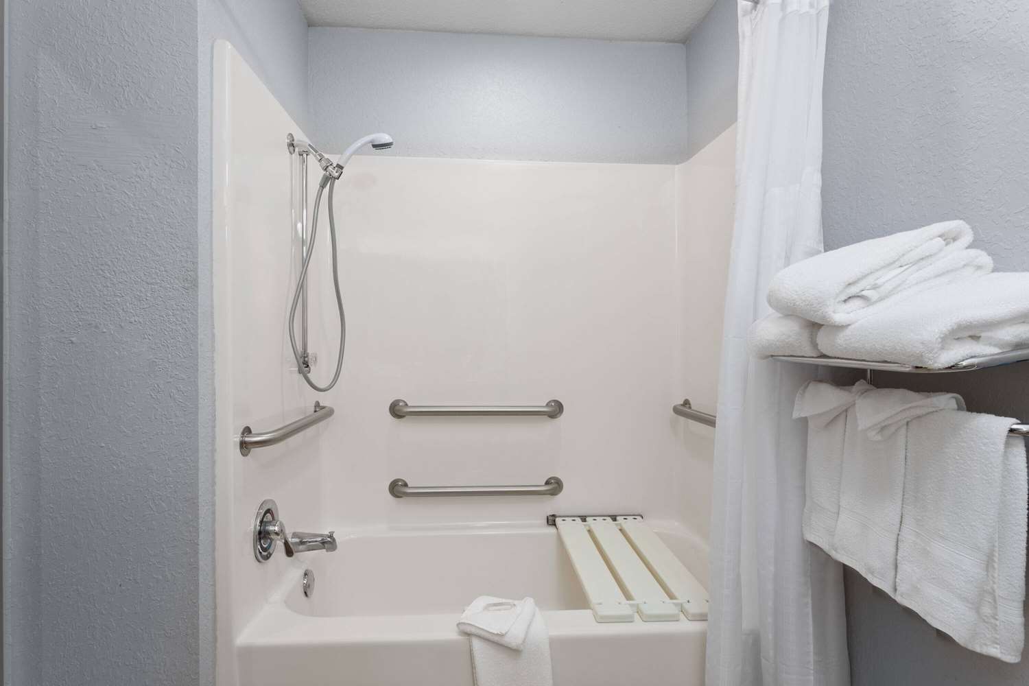 Microtel Inn Suites By Wyndham Zephyrhills 45/48