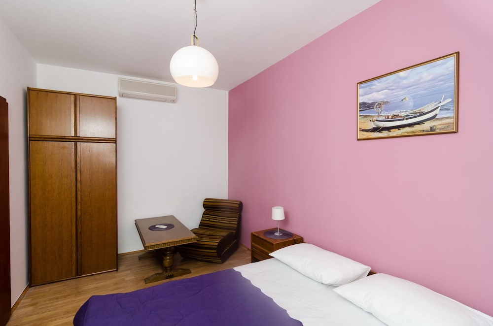 GUESTHOUSE MORETIC 5/40