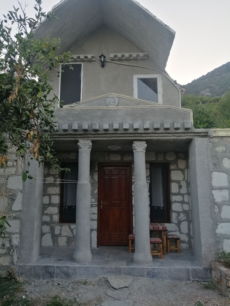 Heredot's House 1/50