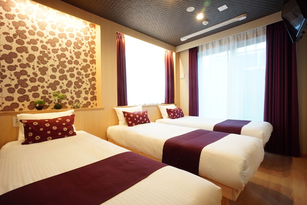RoNa Hotel 4/25