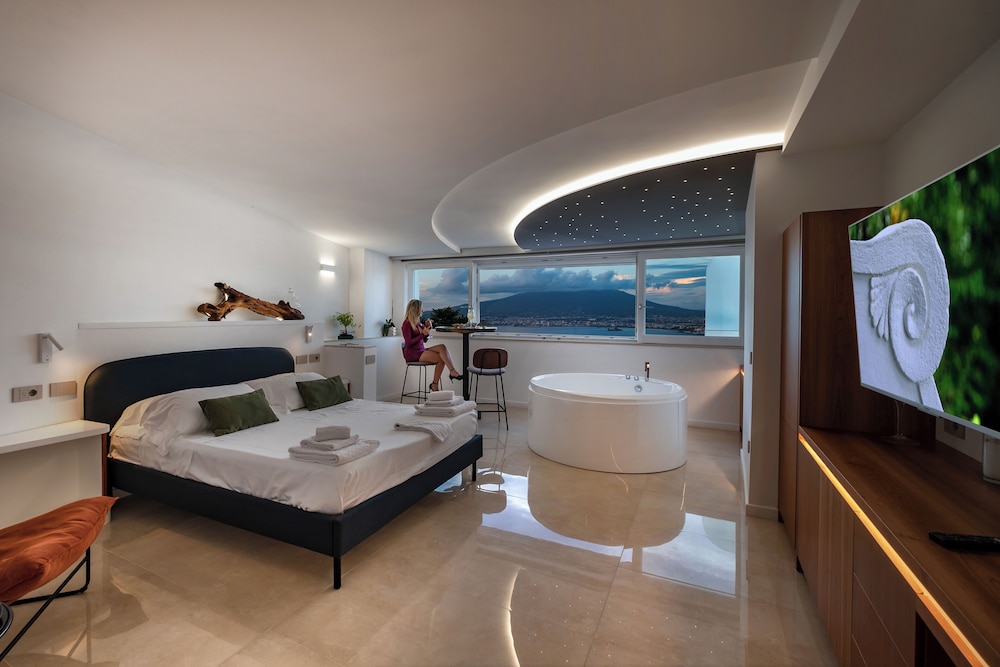 SUITE, SEA VIEW, HOT TUB