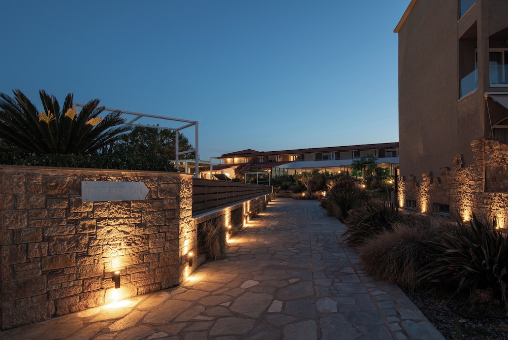 ANTIGONI BEACH HOTEL 77/85