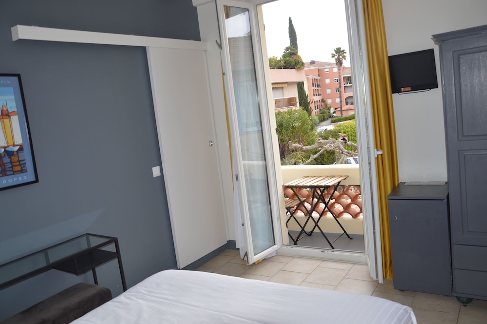 Hotel Castellamar 6/24