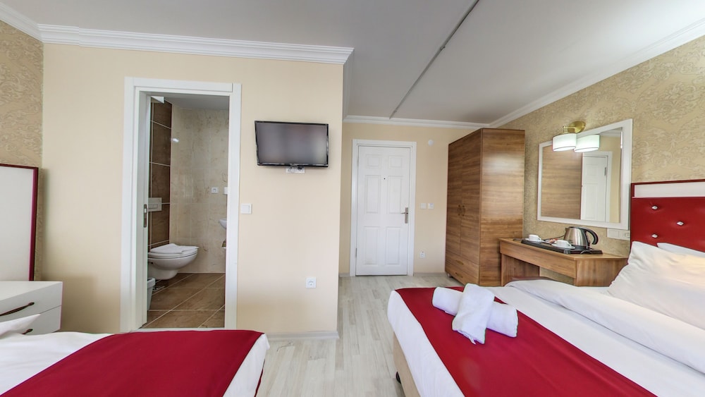 Cihangir Palace Hotel 38/69