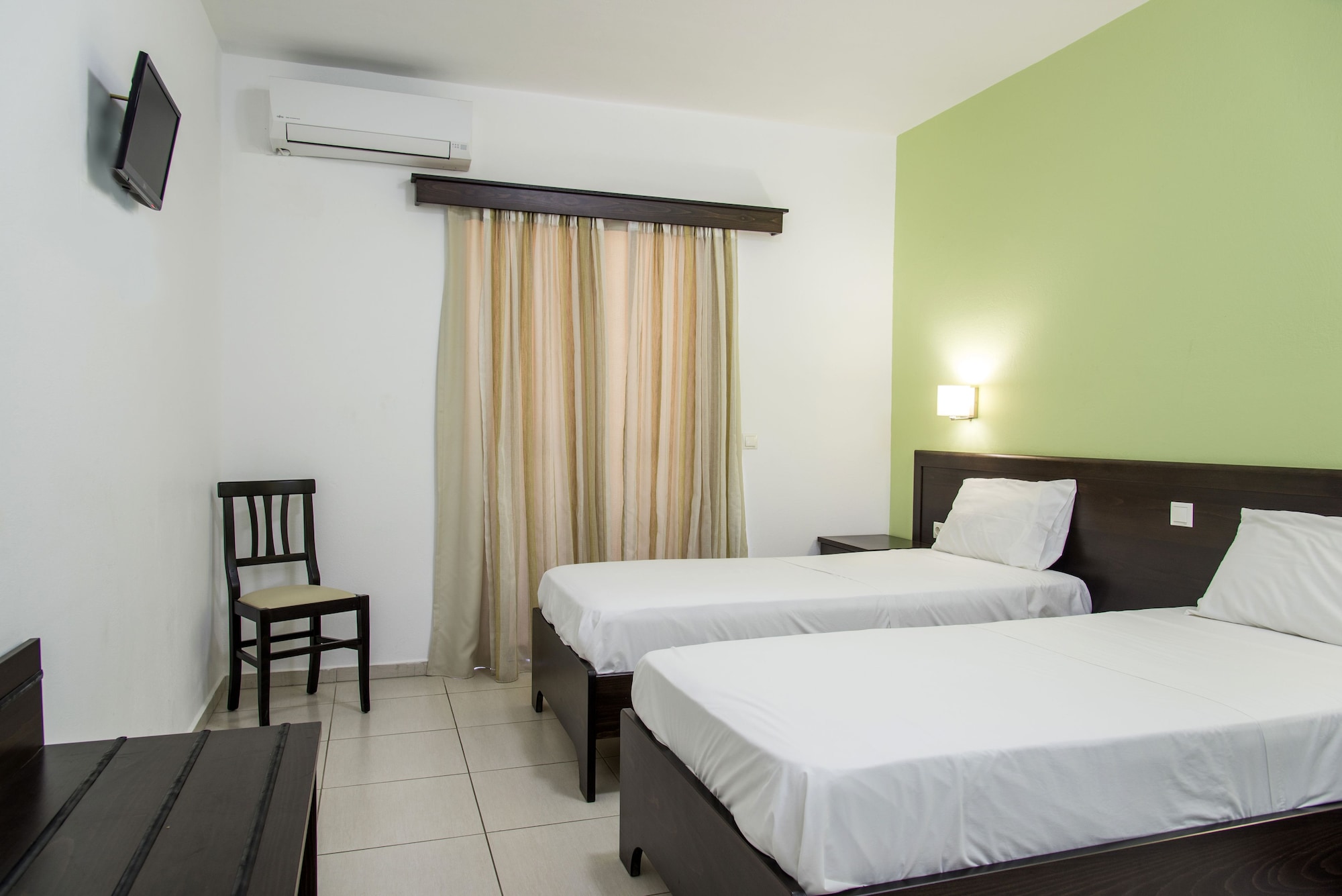 ROOM, DOUBLE BED
