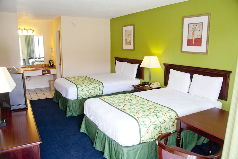 Days Inn by Wyndham DeFuniak Springs 5/19