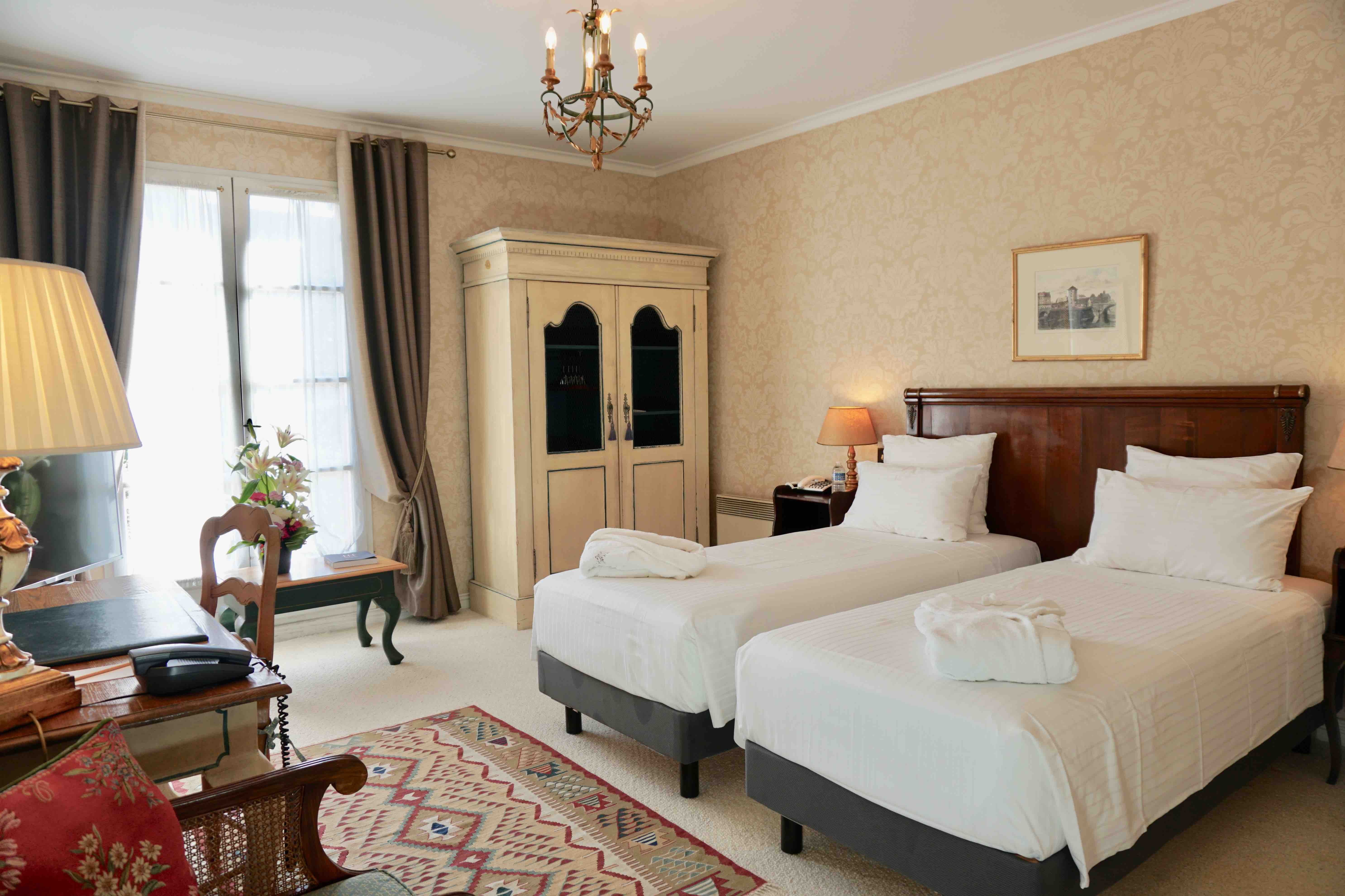LE MANOIR DE GRESSY 8/21