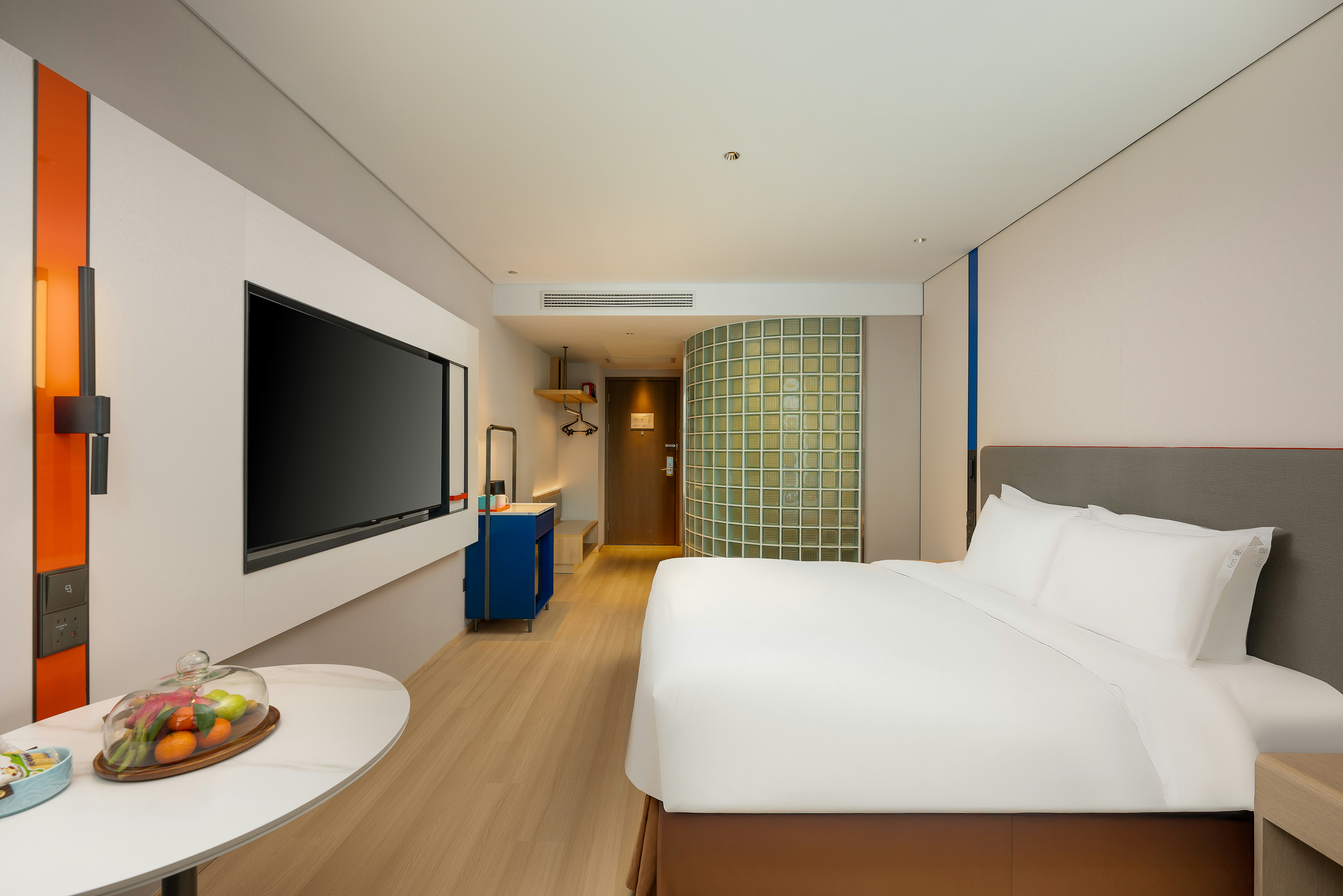 Standard, King Bed, Extra Floor Space, High Floor Space