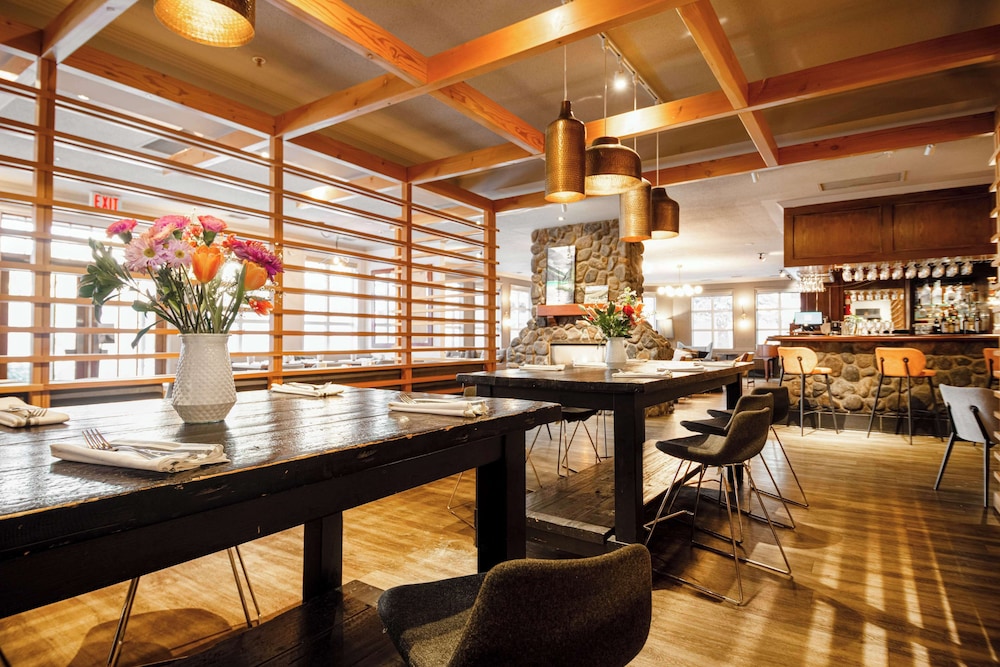 Coast Canmore Hotel Conference Centre 32/49