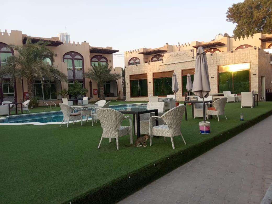 Corniche Palace Hotel 33/45