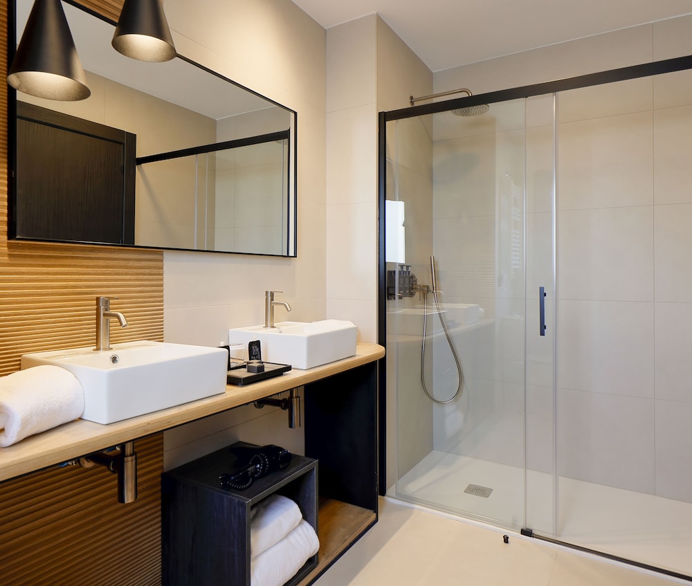 Nuvo Hotel Boutique 47/50