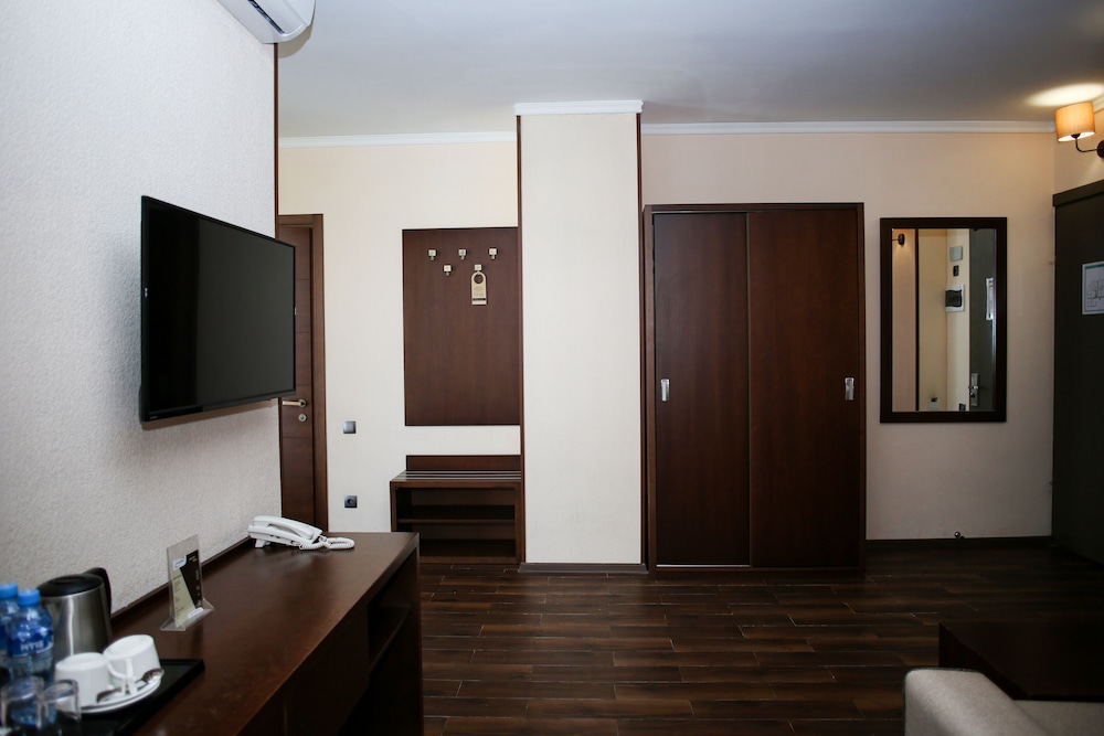 Corner Inn 8/50
