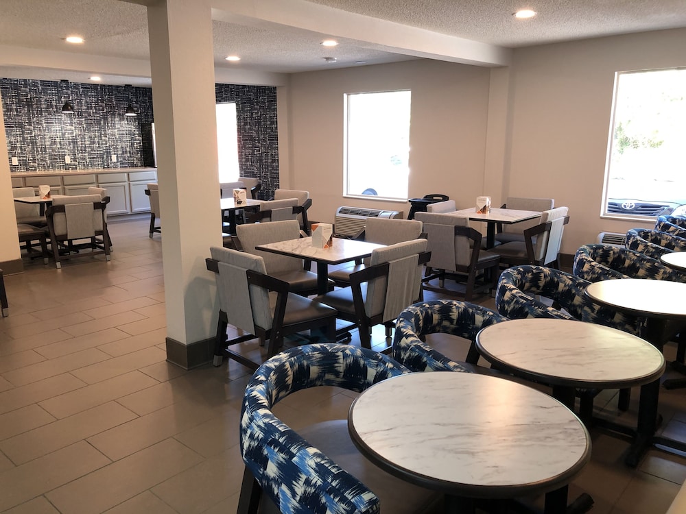 Clarion Pointe Beckley, WV 38/55