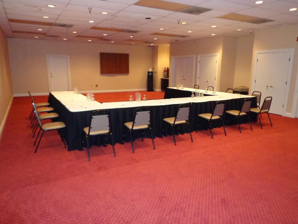 Euro Suites Hotel 48/52