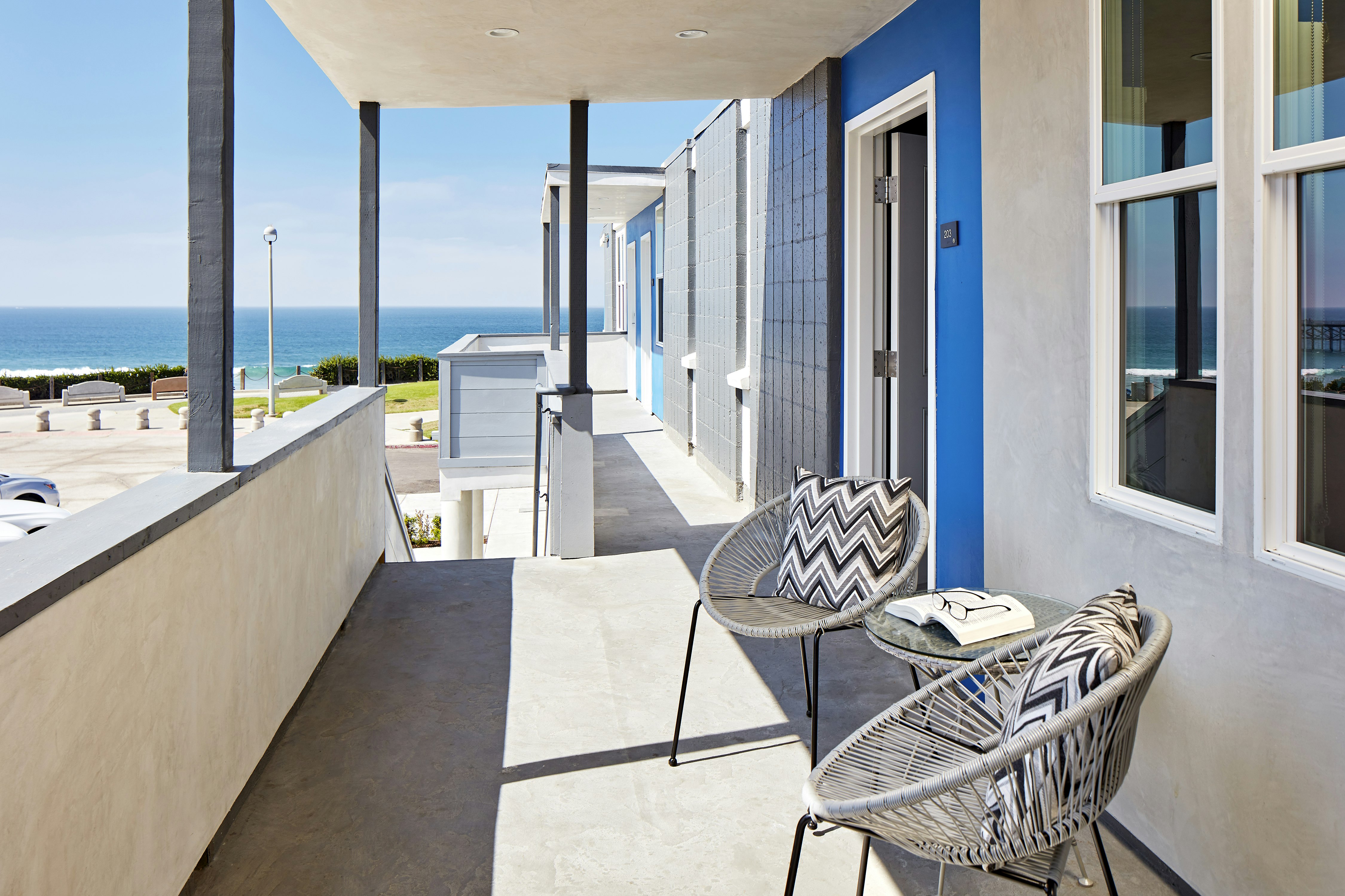 Pacific View Inn 57/59