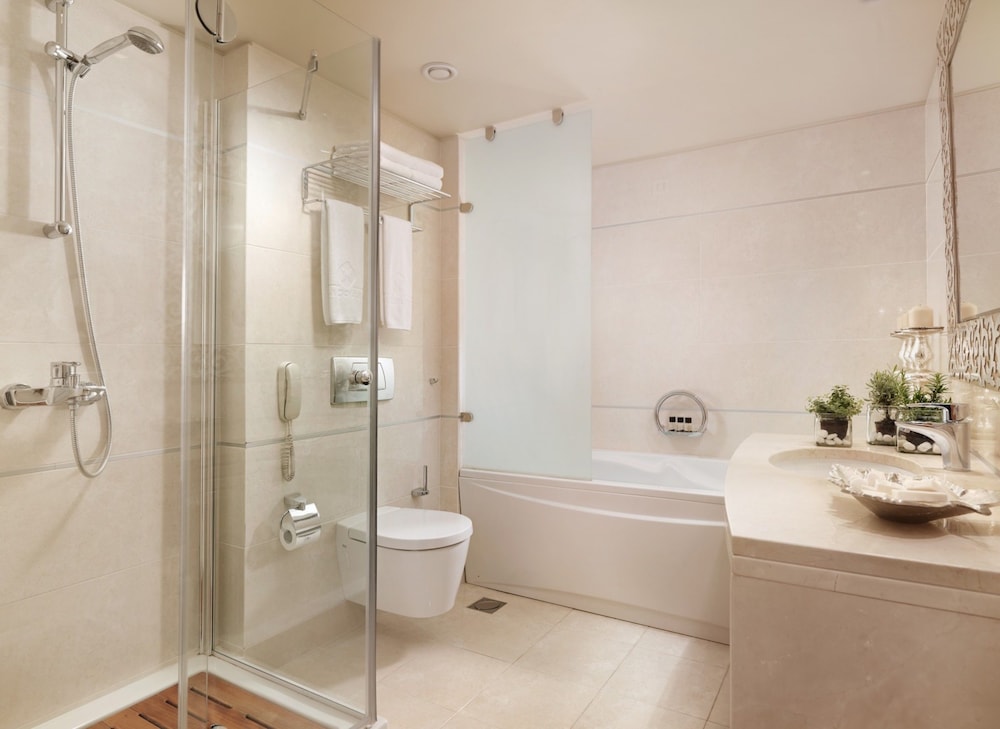 Divani Escape - Adults Only 16/67