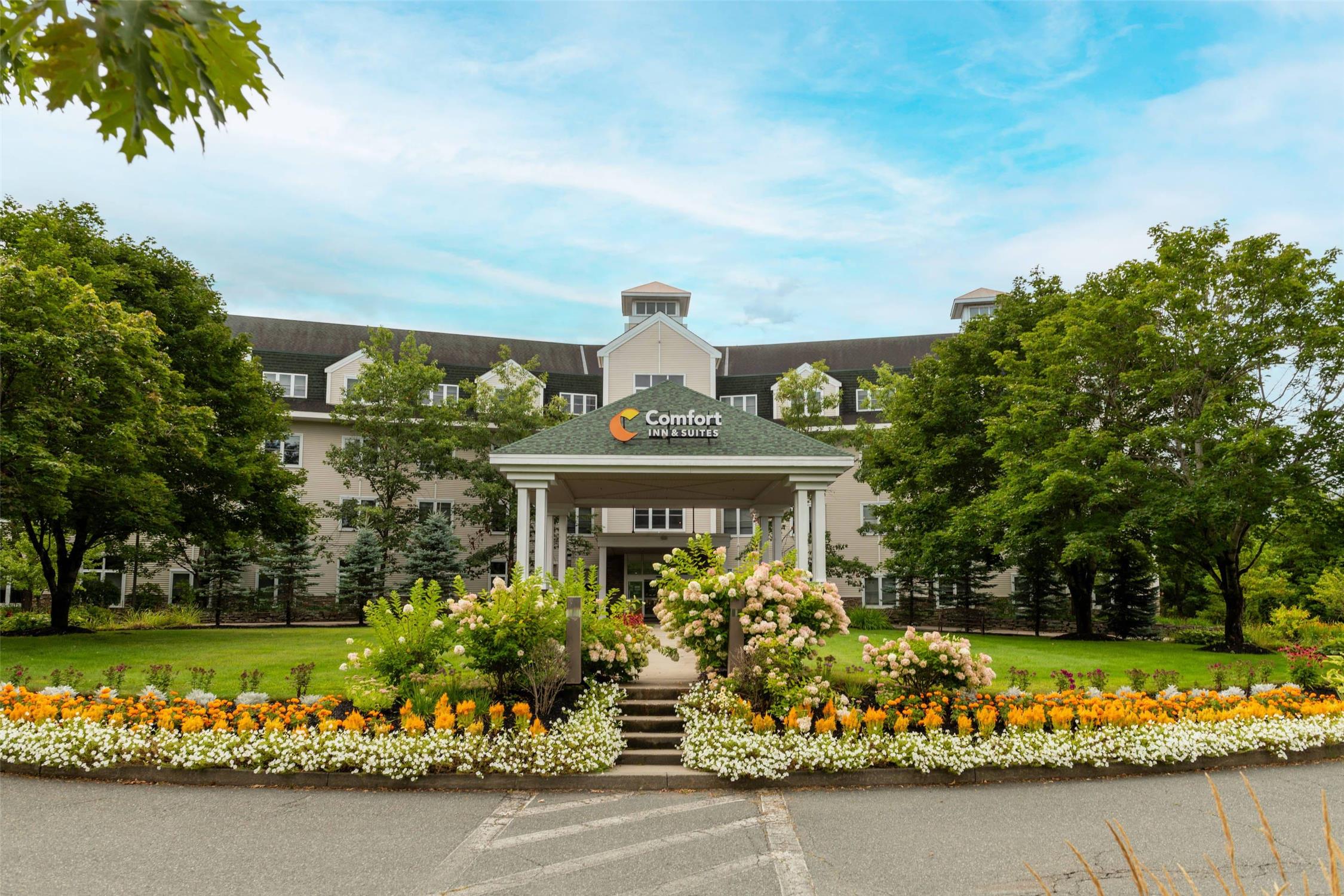 Comfort Inn and Suites Near Burke Mountain Saint Johnsbury, VT 3/32