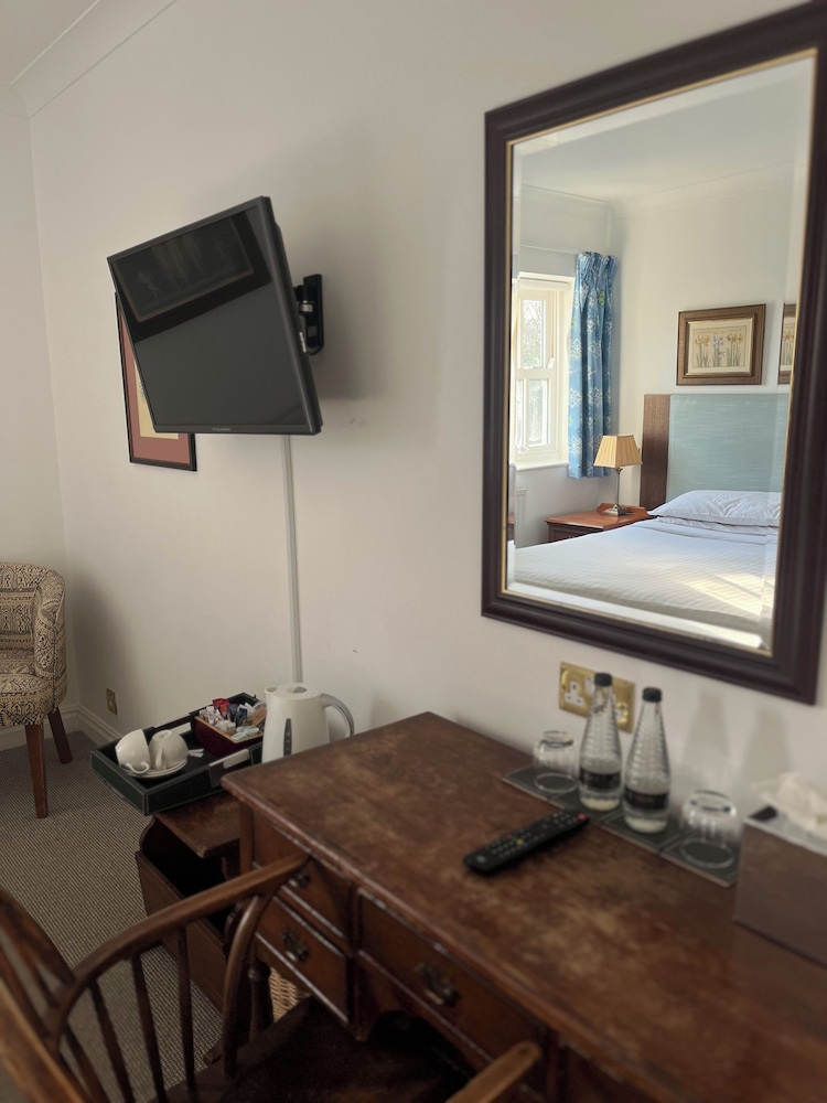 Noel Arms Hotel 37/49