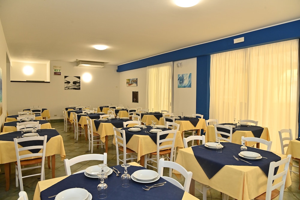 Hotel Italy 26/50