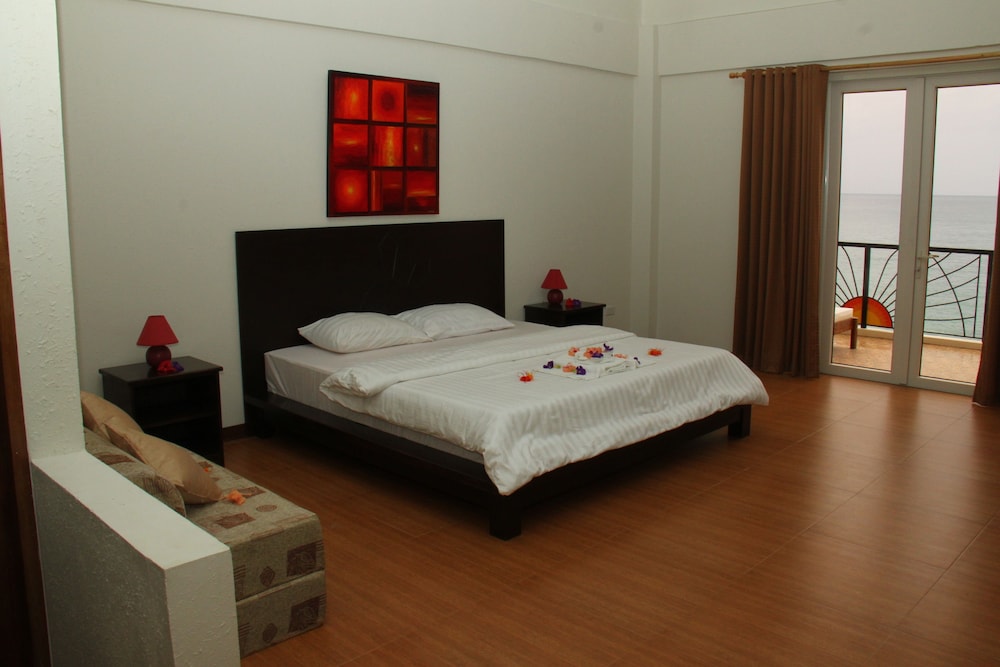 Sunset At Aninuan Beach Resort 24/74