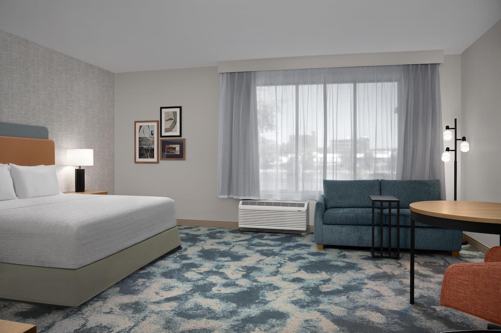 Room, King Bed, Water View, Bathtub, Accessible