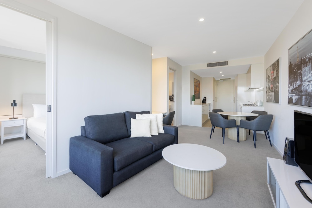 Oaks Melbourne Flemington Suites 30/46