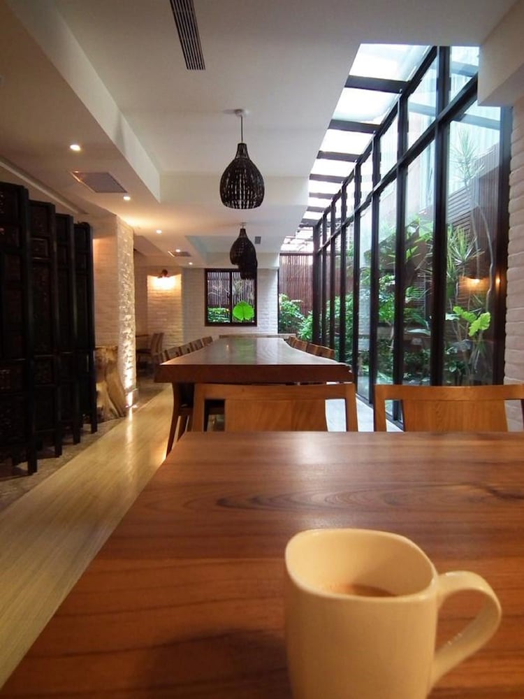 Lan Kwai Fong Garden Hotel 6/66