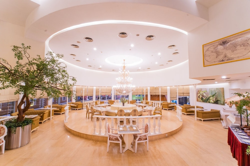 Grand Jatra Hotel 55/70
