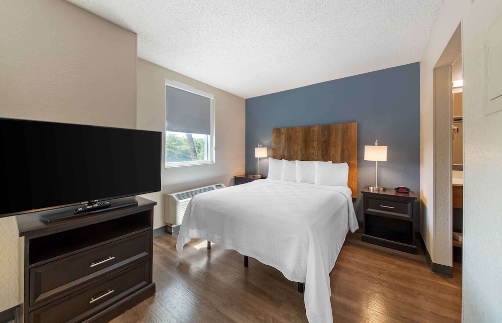 Deluxe, Studio, Queen Bed, Sofa, Accessible