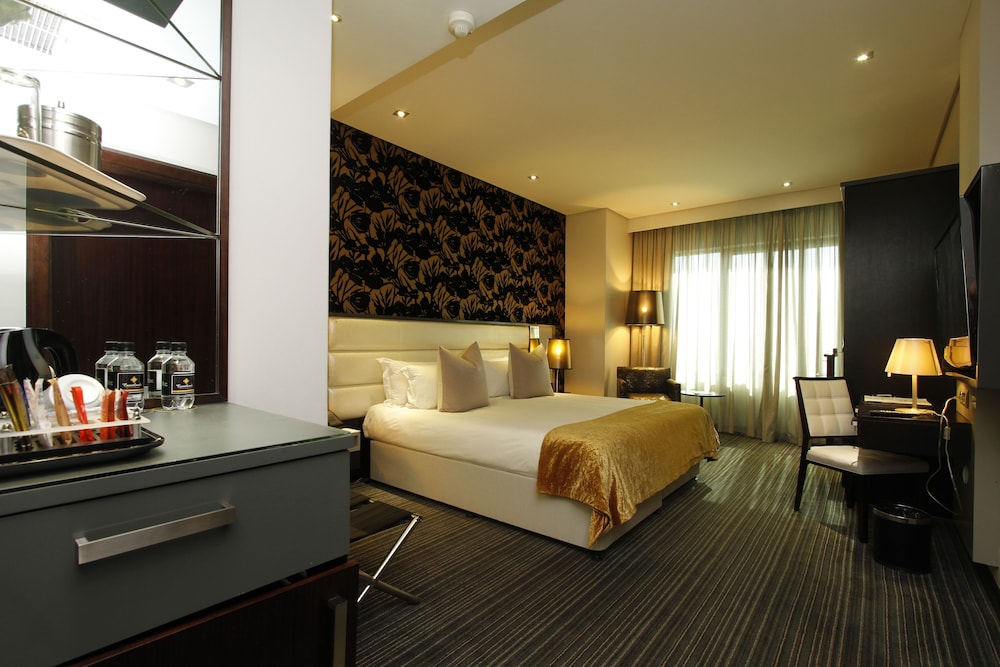 غرفة ديلوكس بسريرين منفصلين بإطلالة جزئية على البحر، Coastlands Umhlanga Hotel 2/5