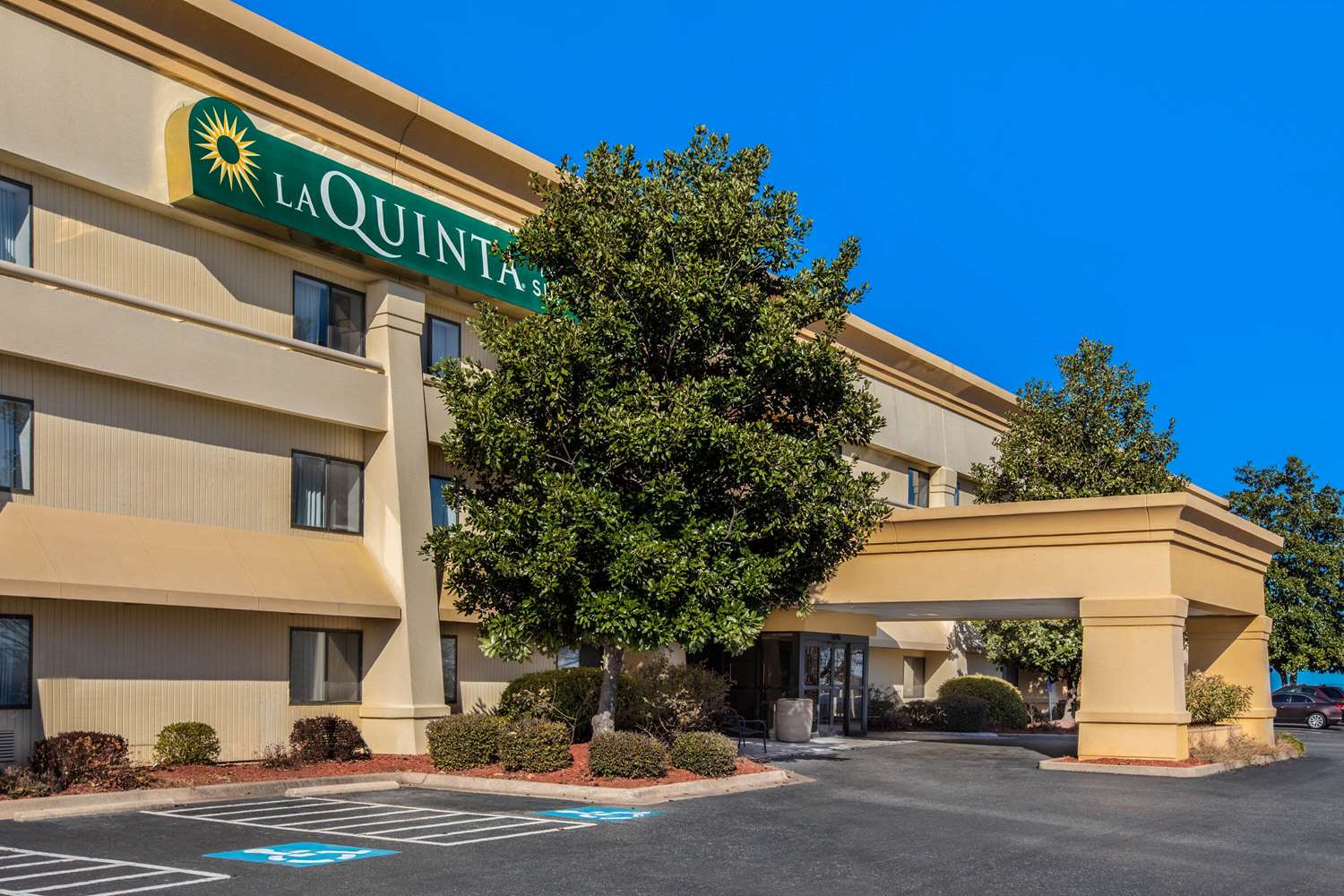 La Quinta Inn & Suites by Wyndham N Little Rock-McCain Mall 54/63