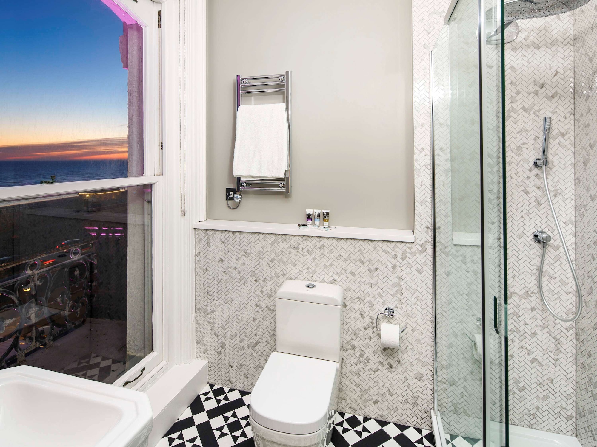 غرفة بريميوم بريفيليج بسرير مزدوج بإطلالة على البحر، Mercure Brighton Seafront Hotel 10/10