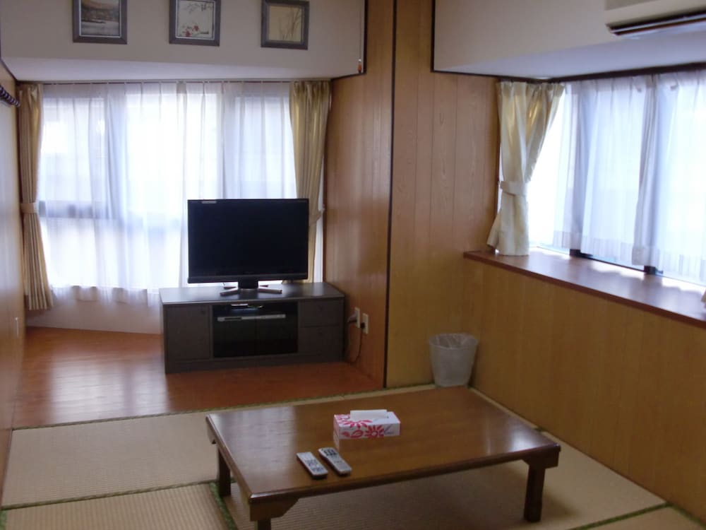 Kokusai Towns Inn 58/72